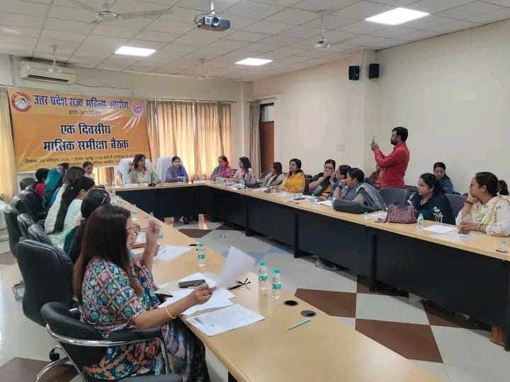 श्रीमती अवनी लोकेंद्र सिंह द्वारा आयोजित की गई समीक्षा बैठक