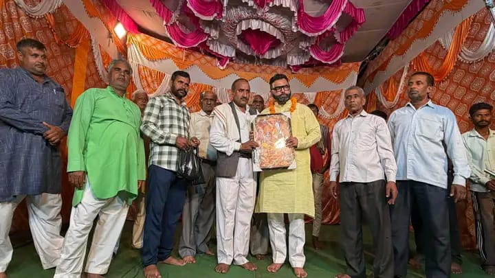 प्रिंस चौध री ने श्री रामलीला मंचन का शुभारंभ किया।