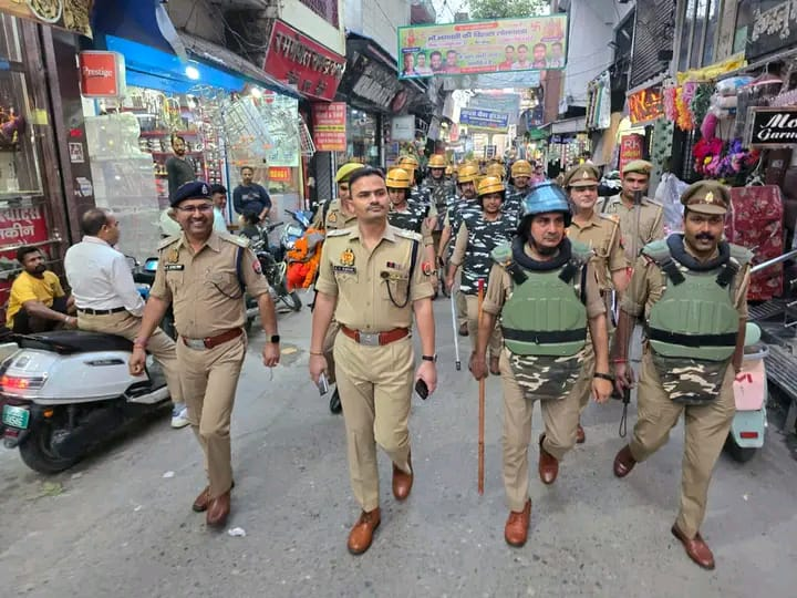 धामपुर में फुट पेट्रोलिंग
